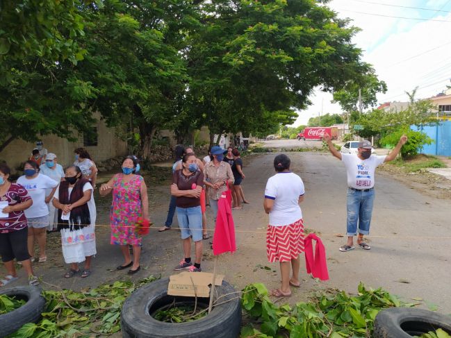 Varias colonias del poniente meridano siguen sin energía eléctrica